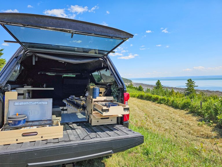 Construire un campeur DIY dans son pickup : Découvrez les coûts, les plans et les modèles