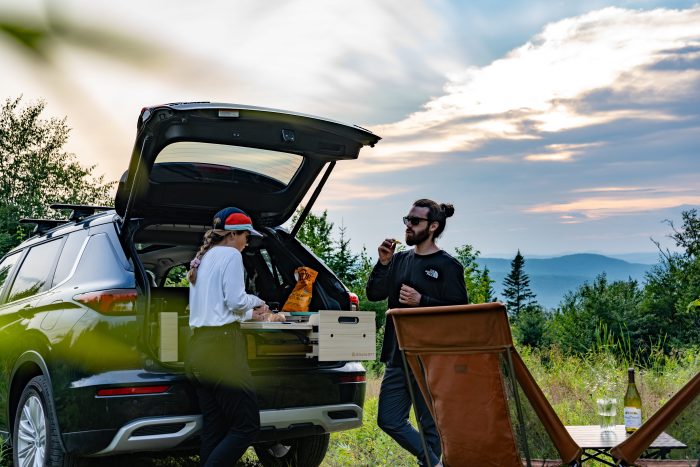 Outdoor camp kitchen with the Roadloft camper kit, designed for easy and efficient cooking in nature.