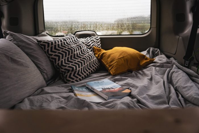 Sur la route avec Sophie : Sa vie nomade avec le kit minivan Roadloft