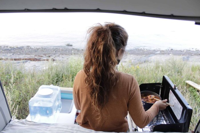 Meilleures recettes en camping et astuces préparation pour la vanlife
